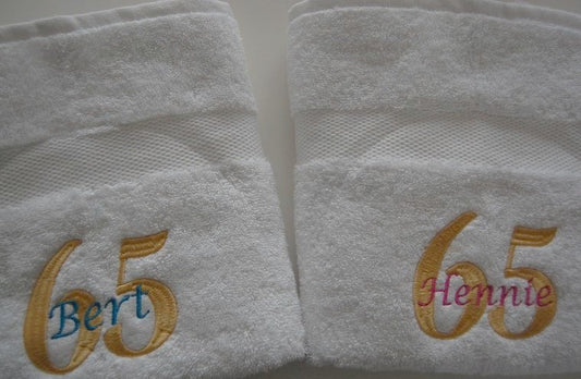 Cadeau 65 jaar met naam geborduurd