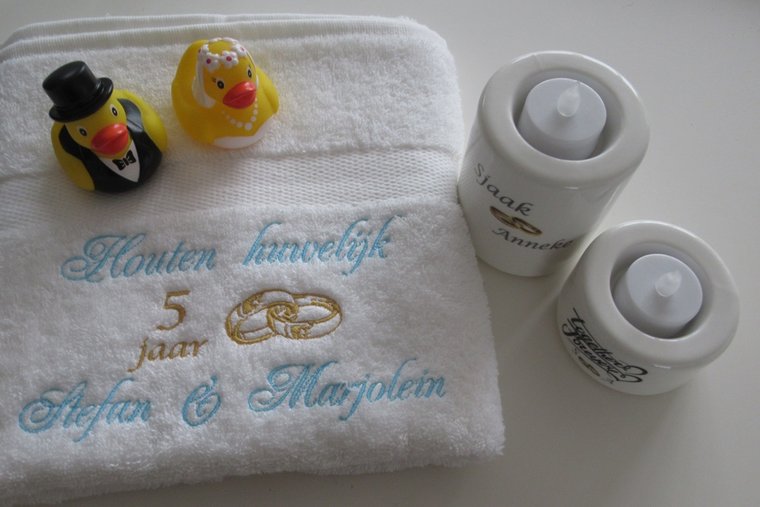 Houten huwelijk cadeau | 5 jaar getrouwd - Gepersonaliseerd Cadeau - In-house Geborduurd