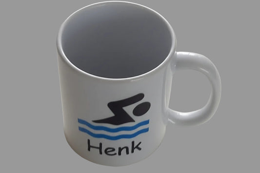 Mok met afbeelding van zwemmer met golven