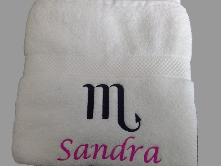Handdoek met sterrenbeeld en naam - Gepersonaliseerd Cadeau - In-house Geborduurd