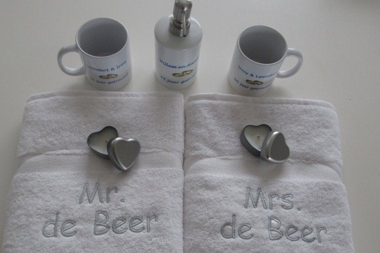 Badlaken met naam - Gepersonaliseerd Cadeau - In-house Geborduurd