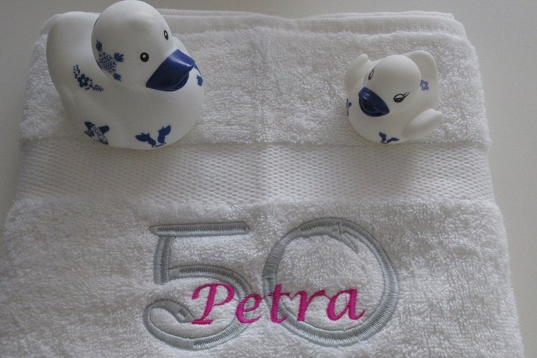 50 Jaar Cadeau met Naam en Leeftijd Sarah - Gepersonaliseerd Cadeau - In-house Geborduurd