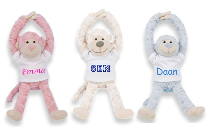 Knuffelaapje met naam als zwangerschap en babycadeau