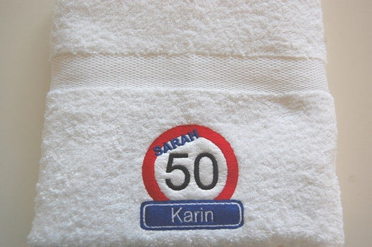 Sarah 50 jaar handdoek met naam als verjaardagscadeau