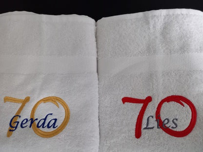 70 jaar cadeau met naam en leeftijd - Gepersonaliseerd Cadeau - In-house Geborduurd