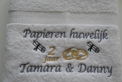 Papieren huwelijk cadeau | 2 jaar getrouwd - Gepersonaliseerd Cadeau - In-house Geborduurd