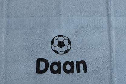 Voetbal handdoek met naam - Gepersonaliseerd Cadeau - In-house Geborduurd