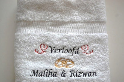 Verloofd Cadeau met Namen - Gepersonaliseerd Cadeau - In-house Geborduurd