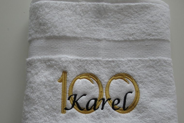 100 jaar cadeau met naam en leeftijd - Gepersonaliseerd Cadeau -Geborduurd