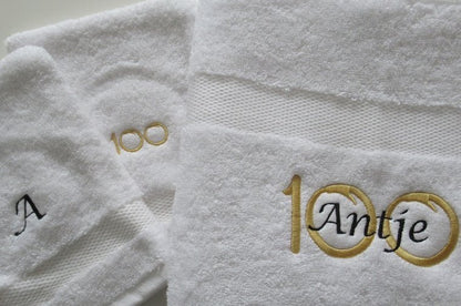 100 jaar cadeau met naam en leeftijd - Gepersonaliseerd Cadeau - In-house Geborduurd