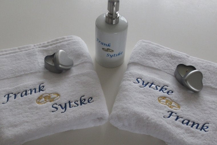 Handdoek met Namen en Ringen | Gepersonaliseerd Huwelijkscadeau
