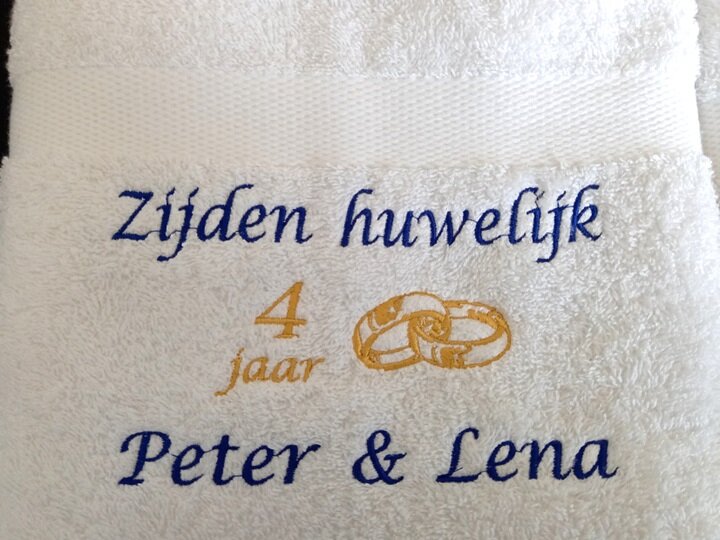 Zijden huwelijk cadeau | 4 jaar getrouwd - Gepersonaliseerd Cadeau - In-house Geborduurd