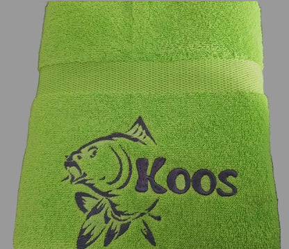 Karper vissen handdoek met naam - Gepersonaliseerd Cadeau - In-house Geborduurd