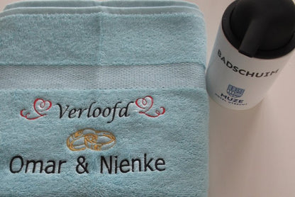 Verloofd Cadeau met Namen - Gepersonaliseerd Cadeau - In-house Geborduurd