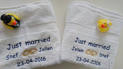 Just Married Cadeau met Namen - Gepersonaliseerd Cadeau - In-house Geborduurd