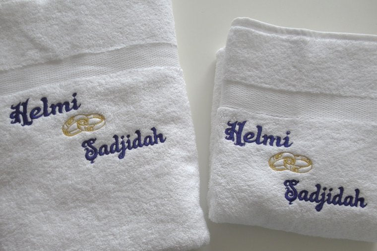 Handdoek met Namen en Ringen | Gepersonaliseerd Huwelijkscadeau