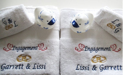 Verloofd Cadeau met Namen - Gepersonaliseerd Cadeau - In-house Geborduurd