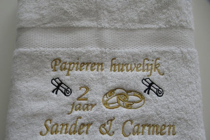 Papieren huwelijk cadeau | 2 jaar getrouwd - Gepersonaliseerd Cadeau - In-house Geborduurd