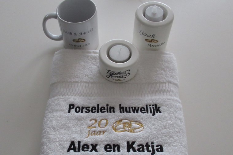 Porselein huwelijk cadeau | 20 jaar getrouwd - Gepersonaliseerd Cadeau - In-house Geborduurd