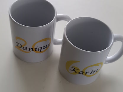 Koffiemok met Naam en Leeftijd - Gepersonaliseerd Cadeau - In-house Geborduurd