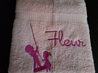 Handdoek met eigen afbeelding of geboortekaartje - Gepersonaliseerd Cadeau - In-house Geborduurd