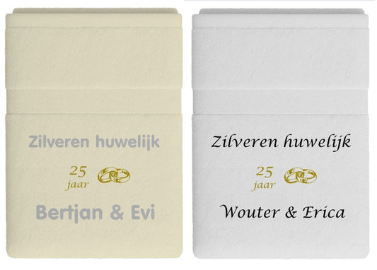 Zilveren huwelijk cadeau 25 jaar getrouwd - Jubileum handdoek met naam geborduurd
