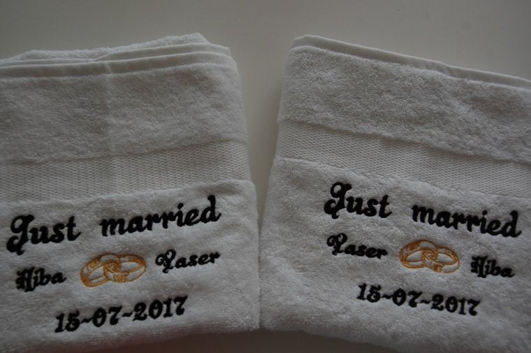 Just Married Cadeau met Namen - Gepersonaliseerd Cadeau - In-house Geborduurd