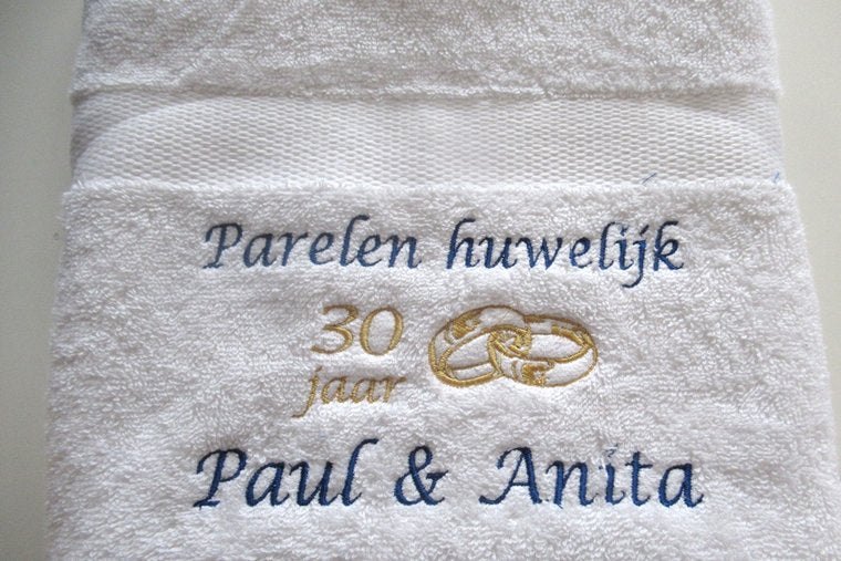 30 Jaar parelen huwelijk | Uniek cadeau| Gepersonaliseerd met jaar en ringen