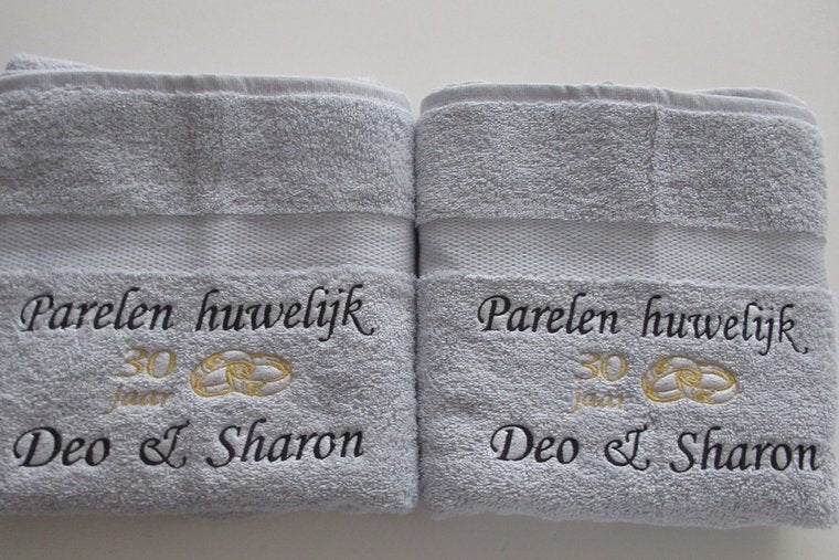 Parelen huwelijk cadeau | 30 jaar getrouwd | Handdoek met gouden ringen