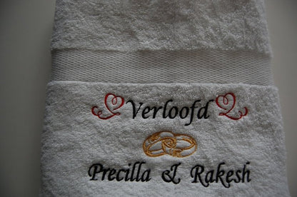 Verloofd Cadeau met Namen - Gepersonaliseerd Cadeau - In-house Geborduurd