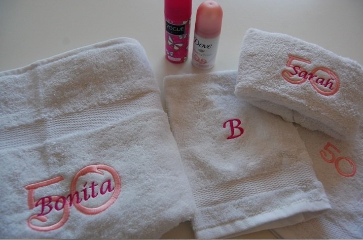 50 Jaar Cadeau met Naam en Leeftijd Sarah - Gepersonaliseerd Cadeau - Geborduurd