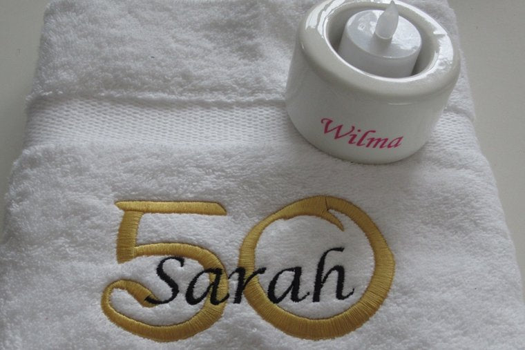 50 Jaar Cadeau met Naam en Leeftijd Sarah - Gepersonaliseerd Cadeau - Geborduurd