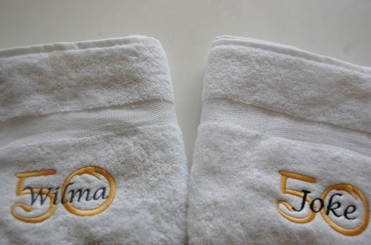 50 Jaar Cadeau met Naam en Leeftijd Sarah - Gepersonaliseerd Cadeau - In-house Geborduurd