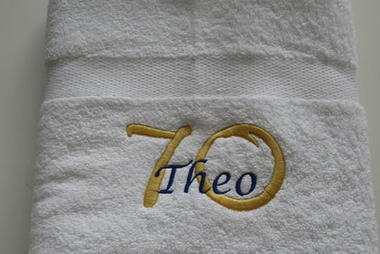 70 jaar cadeau met naam en leeftijd - Gepersonaliseerd Cadeau - In-house Geborduurd