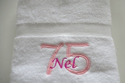 75 jaar cadeau met naam en leeftijd - Gepersonaliseerd Cadeau - In-house Geborduurd