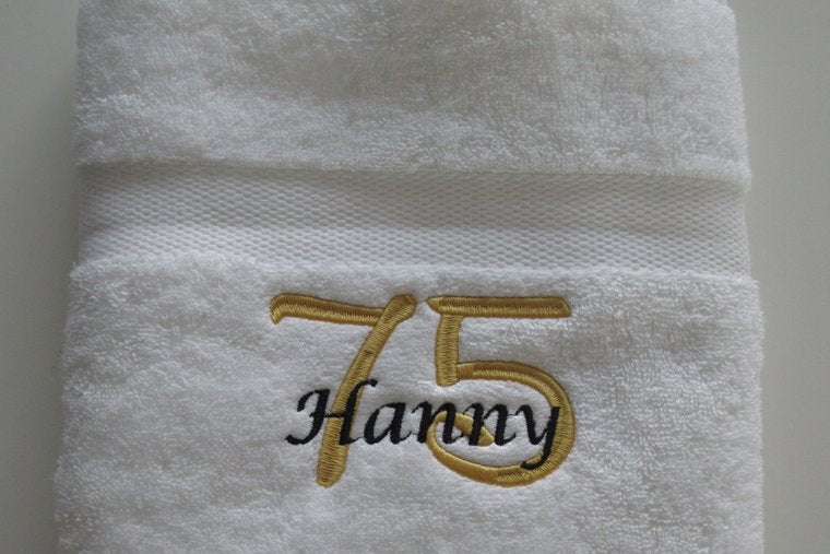 75 jaar cadeau met naam en leeftijd - Gepersonaliseerd Cadeau - In-house Geborduurd