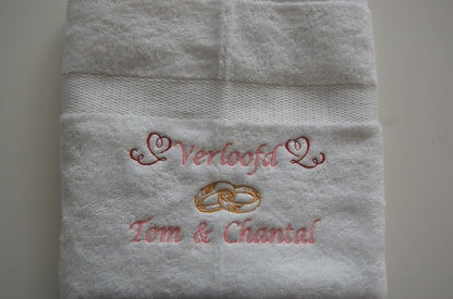 Verloofd Cadeau met Namen - Gepersonaliseerd Cadeau - In-house Geborduurd