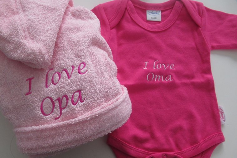 Baby badjas borduren | Kraamkado | Borduurkado.nl