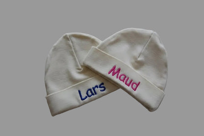 Babymuts met naam ecru