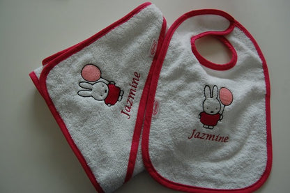 Badcape met eigen afbeelding of geboortekaartje - Gepersonaliseerd Cadeau - In-house Geborduurd