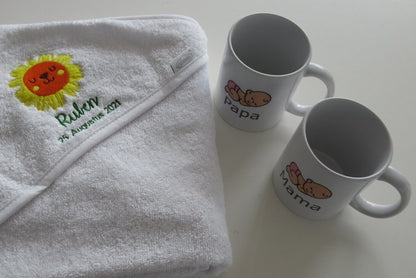 Badcape met eigen afbeelding of geboortekaartje - Gepersonaliseerd Cadeau - In-house Geborduurd