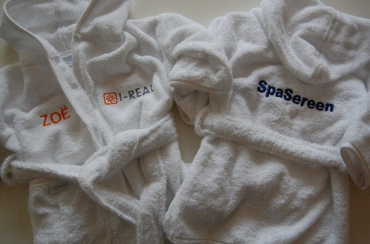 Badjas met naam en logo - Gepersonaliseerd Cadeau - In-house Geborduurd