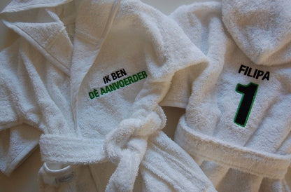 Badjas met naam en logo - Gepersonaliseerd Cadeau - In-house Geborduurd