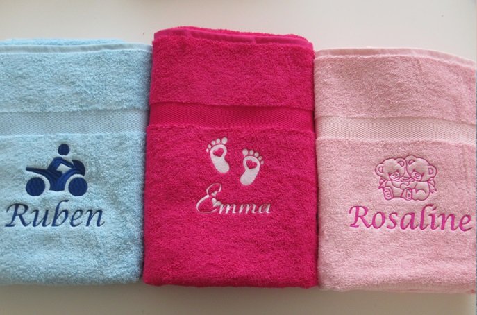 Badlaken met naam geborduurd | Borduurkado