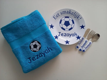 Voetbal handdoek met naam - Gepersonaliseerd Cadeau - In-house Geborduurd
