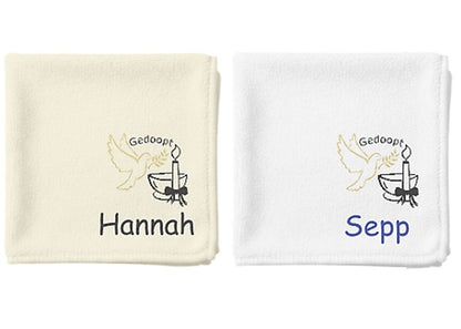 doopcadeau spuugdoekje cadeau met doop symbool en naam 