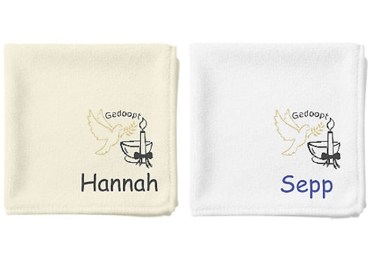 doopcadeau spuugdoekje cadeau met doop symbool en naam 
