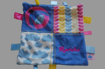 Disney Labeldoekje met Naam - Gepersonaliseerd Cadeau - In-house Geborduurd