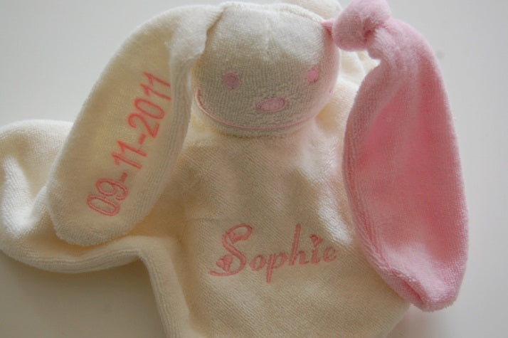 Knuffelpop met Naam - Knuffelpop met Naam Roze - Gepersonaliseerd Cadeau - In-house Geborduurd