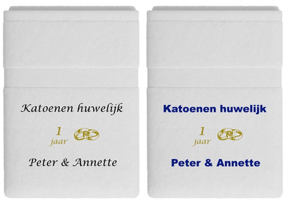 Gefeliciteerd met jullie katoenen huwelijk. Mooie katoenen handdoek met ring en namen